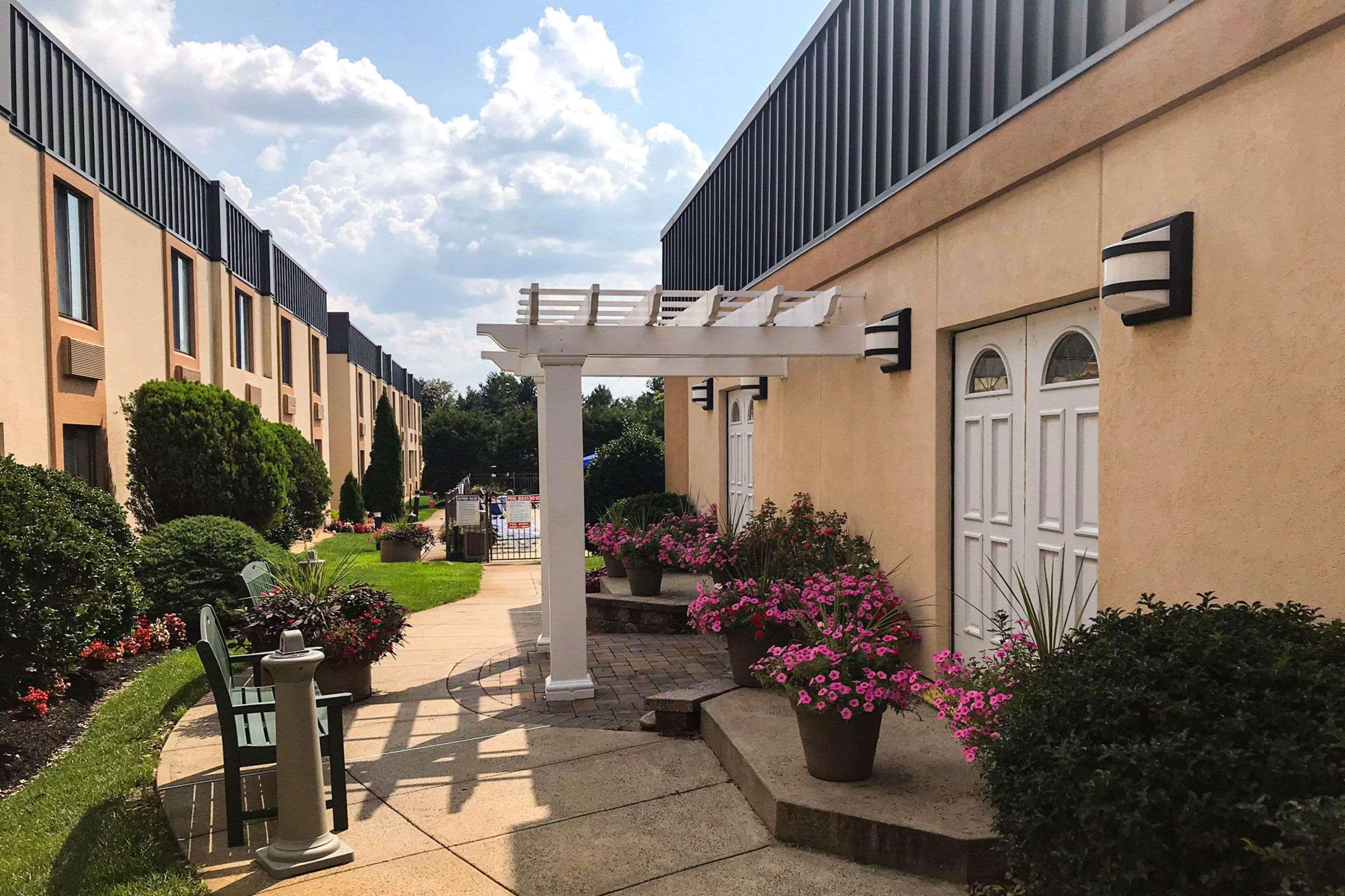 Clarion Hotel & Conference Center Toms River Exterior foto