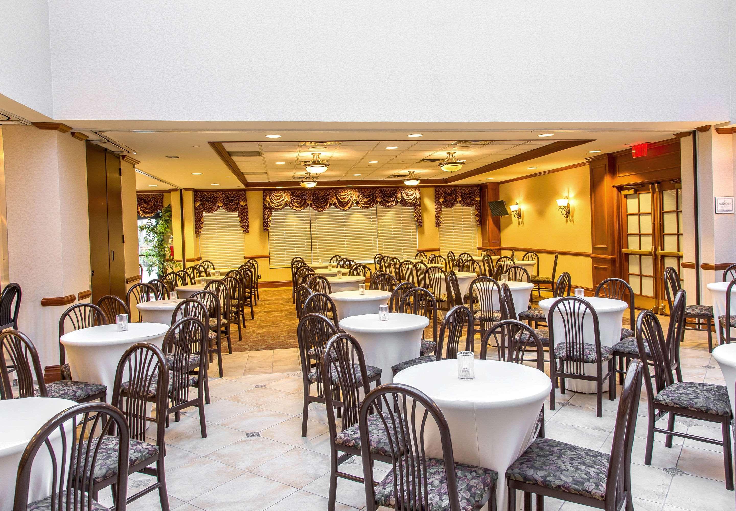 Clarion Hotel & Conference Center Toms River Exterior foto