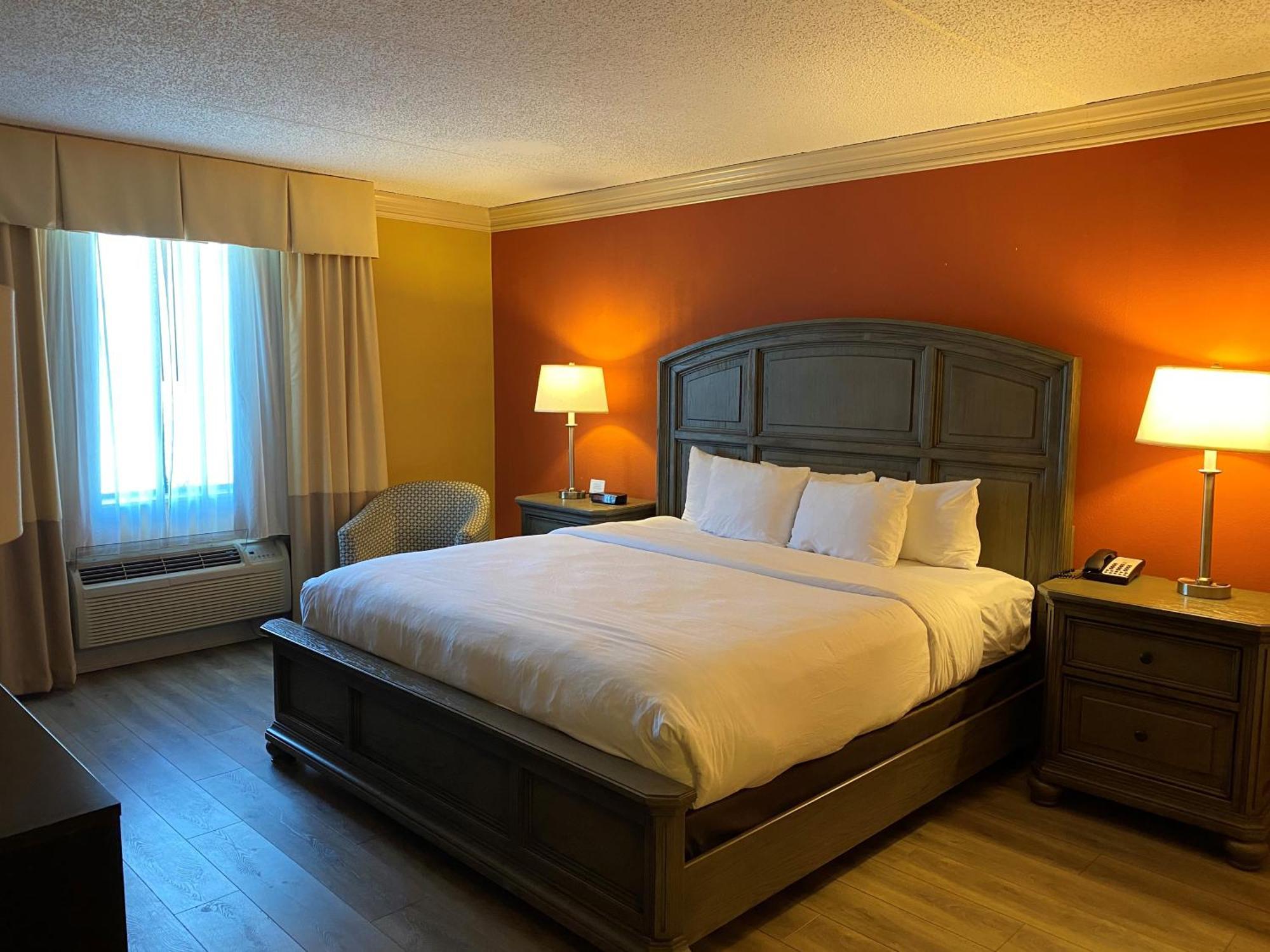 Clarion Hotel & Conference Center Toms River Exterior foto